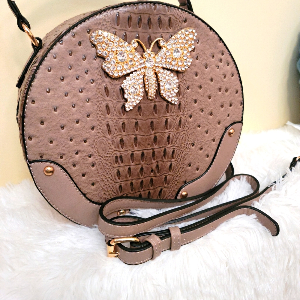 Elegant♥️ Crocodile Print with Butterfly Accent❤❤